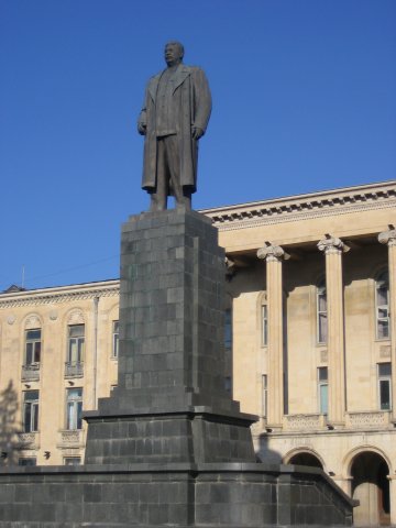 Памятник раздора: кто ставит бюсты Иосифа Сталина и кто хочет их снести. Памятник Сталину: фото и описание Где памятник сталину