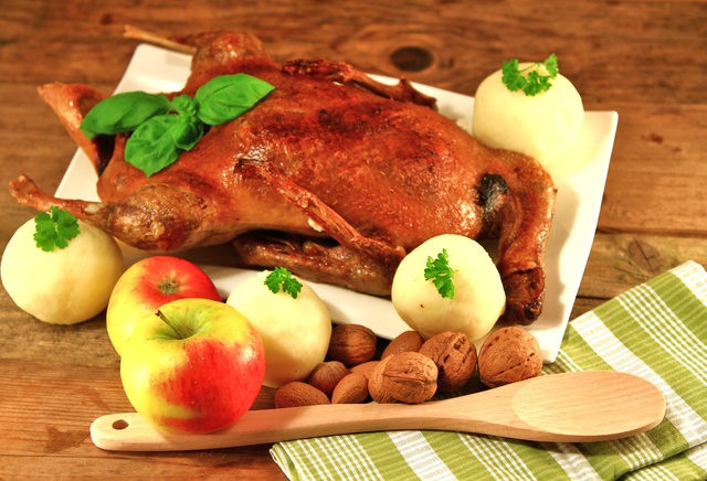 Рецепт запекания гуся в духовке целиком. Как приготовить вкусного гуся, чтобы он был мягким и сочным