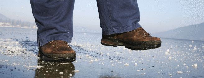 К чему спотыкаешься правой ногой во вторник. Значение дня недели